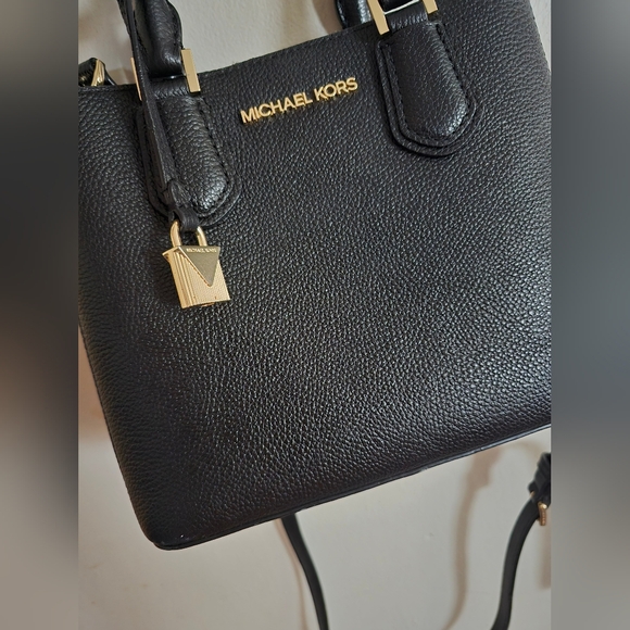 Michael Kors Adele Messenger - Picture 2 of 9